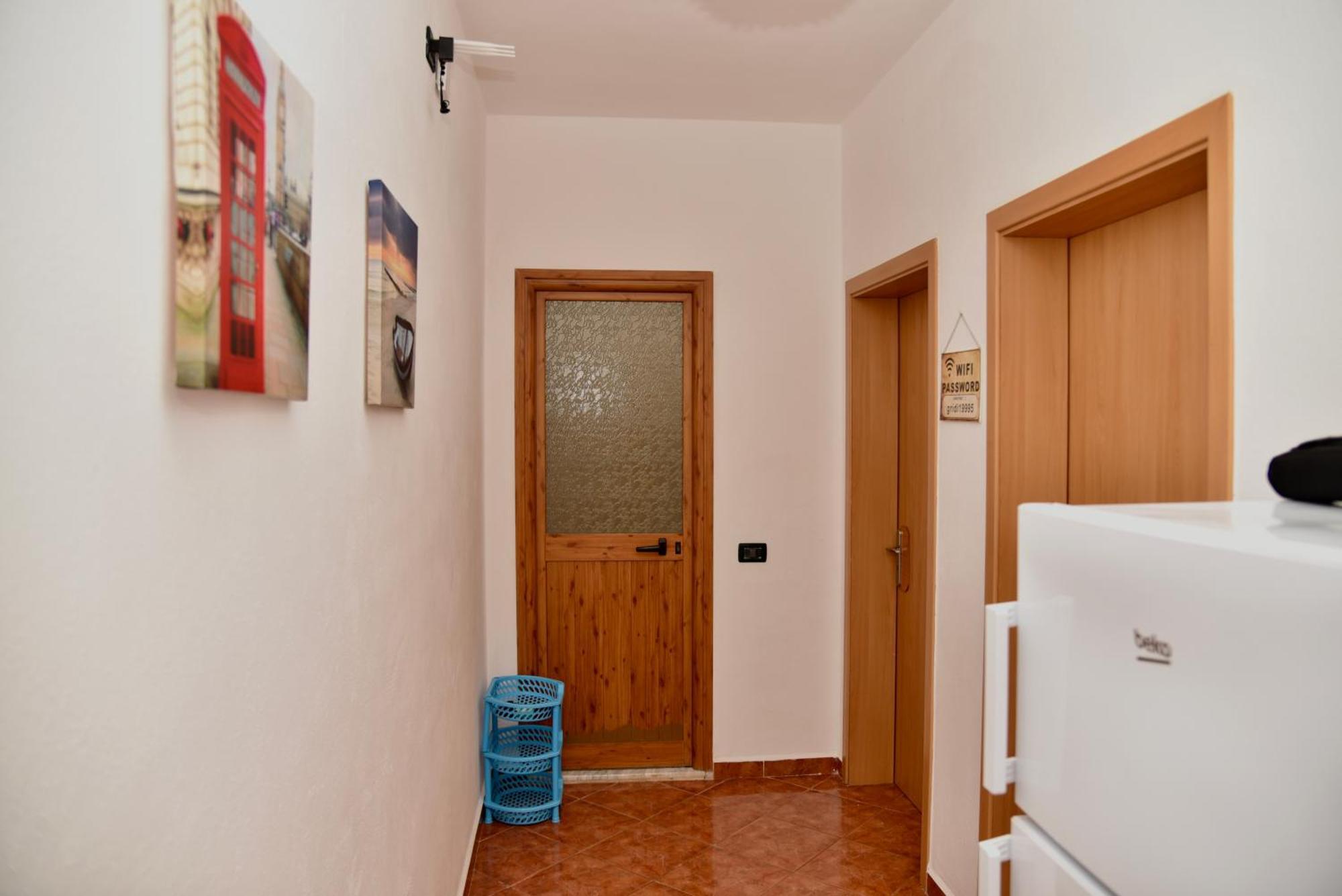 Gridi- Me Qera Apartment